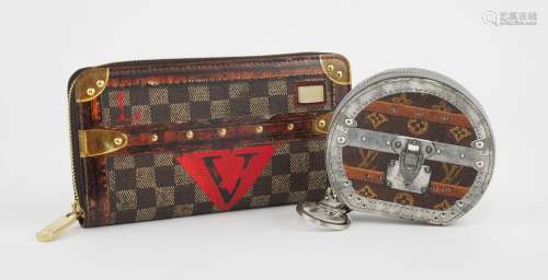 Louis Vuitton, Old trunk, lot d'un portefeuille et porte-mon...