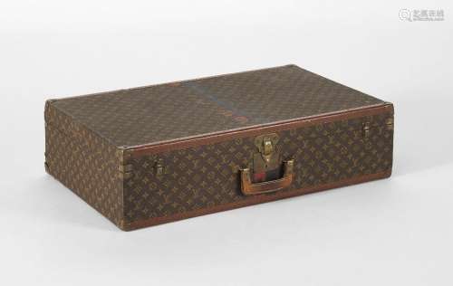 Louis Vuitton, Monogram Pullman, valise rigide<br />
Toile M...