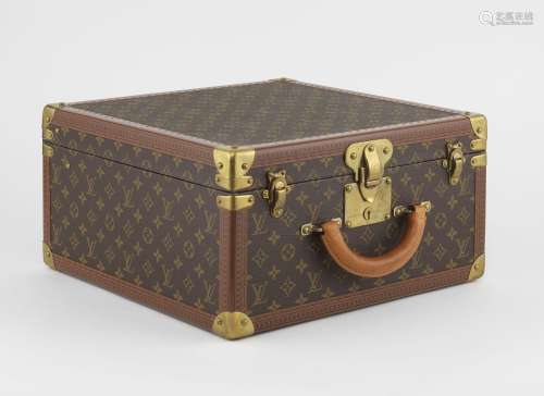 Louis Vuitton, Cotteville Special, malle n°938565<br />
Toil...