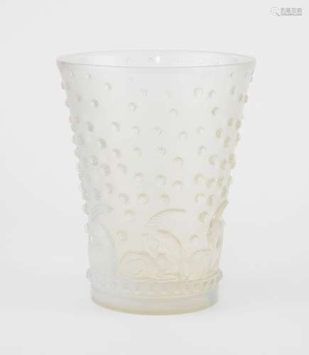 Vase Ajaccio signé R. Lalique France<br />
Verre blanc moulé...