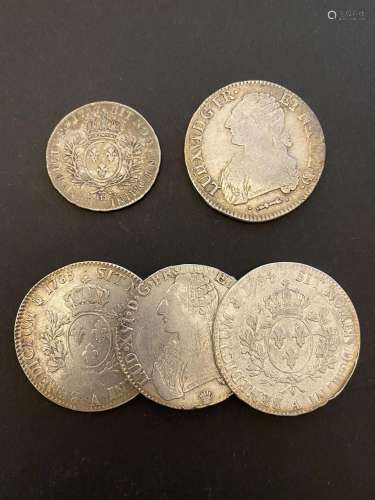 FRANCE<br />
Lot de quatre écus et un demi-écu Louis XV et L...