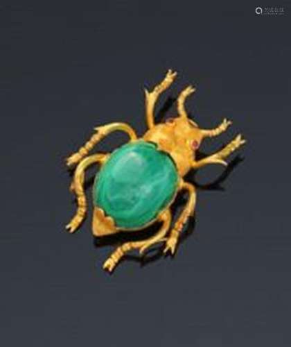 Broche en or jaune 18k (750 millièmes) figurant un scarabée,...