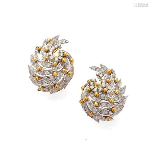 Paire de boucles d`oreilles en or jaune et or gris 18k (750 ...