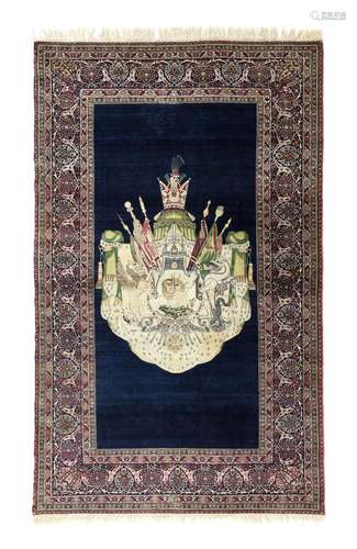 Tapis Kerman, Iran, fin XIXe s., à décor du blason dynastiqu...