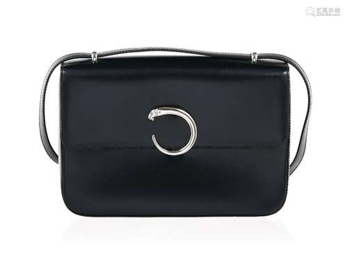 Cartier, sac Panthère à bandoulière en cuir lisse noir, le f...