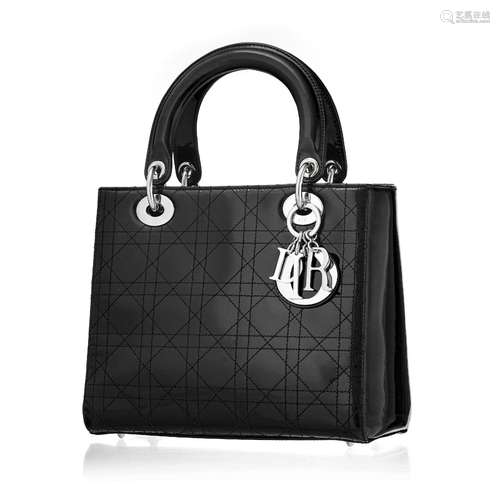 Christian Dior, sac Lady Dior en cuir vernis noir matelassé ...