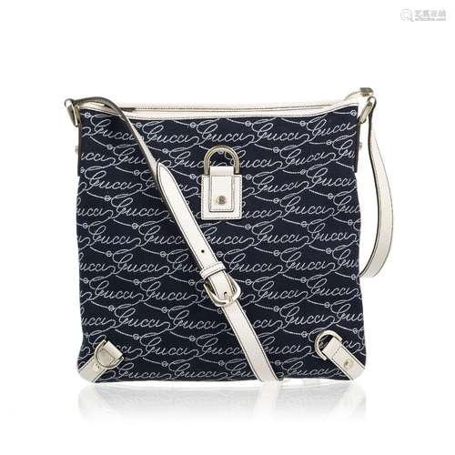 Gucci, sac à bandoulière Abbey en toile bleue marine Monogra...