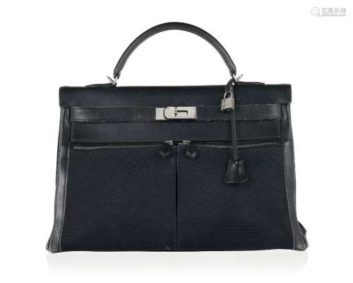 Hermès, sac Kelly Lakis 40 en cuir Box noir et toile noire, ...