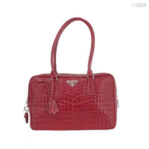 Prada, sac St Cocco Lucido en crocodile rouge, tirette et cl...