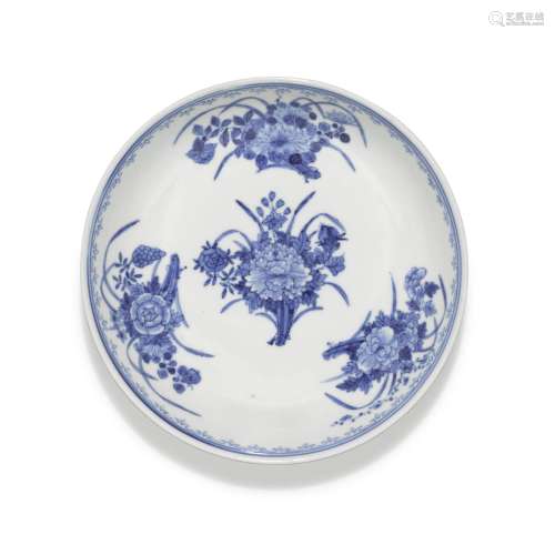 A pair of blue and white dishes, Qing dynasty, 19th century ...