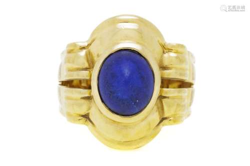 Piaget, bague or 750 sertie d`un cabochon de lapis lazuli, s...