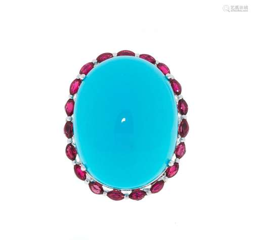 Bague or gris 750 sertie d`une turquoise entourée de rubis t...