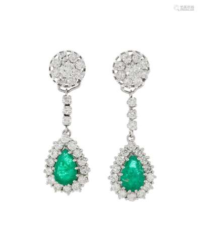 Paire de pendants d`oreilles or gris 585 sertis de diamants ...