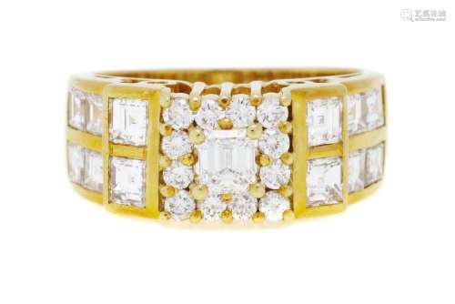 Bague or 750 sertie de diamants taille carré et brillant, do...