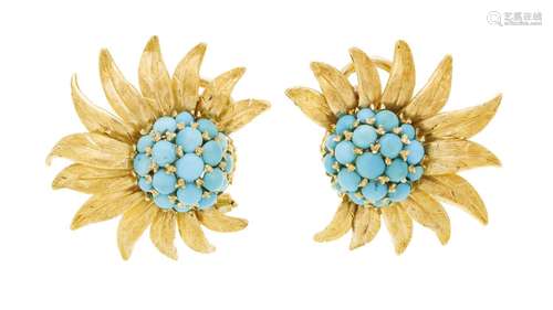 Paire de boucles d`oreilles fleurs or 750 brossé, les pistil...