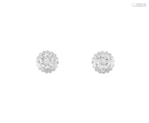 Paire de clous d`oreilles or gris 750 sertis de diamants tai...