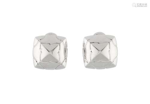 Bulgari, Pyramid, paire de clips d`oreilles or gris 750, sig...