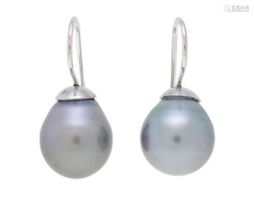 Paire de pendants d`oreilles or gris 750 retenant des perles...