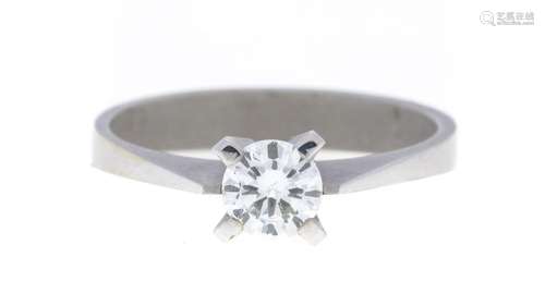 Solitaire or gris 750 serti d`un diamant taille brillant (en...