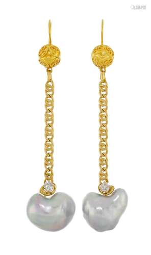 Paire de pendants d`oreilles or 750 retenant des perles de c...