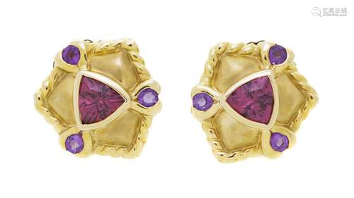 Paire de clous d`oreilles or 750 sertis de tourmalines taill...