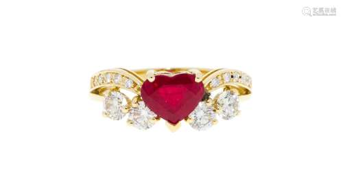 Bague or 750 sertie d`un rubis taille cœur épaulé de diamant...