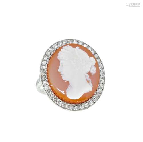 Bague années 1910-20 platine ornée d`un camée sur agate figu...