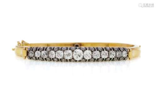 Bracelet rigide XIXe s., or 750 et argent serti de diamants ...