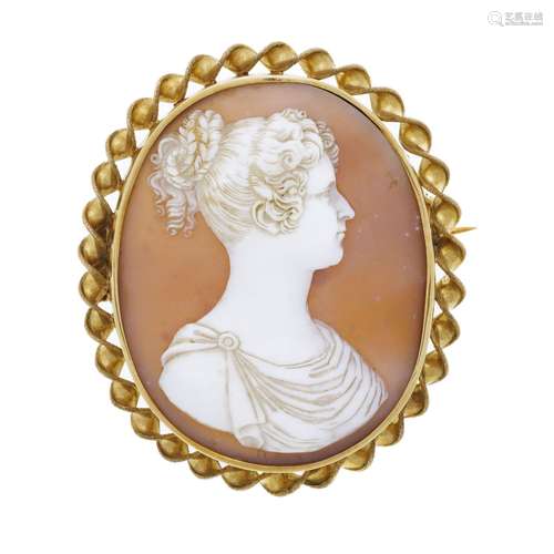 Broche XIXe s., or 750 décorée au centre d`un camée sur coqu...