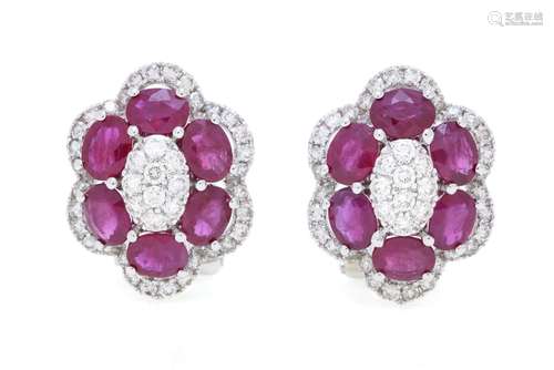 Paire de boucles d`oreilles or gris 750 serties de rubis tai...