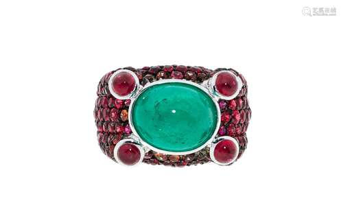 Bague or gris 750 pavée de spinelles rouges ainsi que de cab...