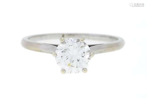 Solitaire or gris 750 serti d`un diamant taille brillant (en...