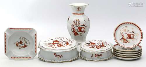 Vase, zwei Dosen, Ascher und sechs Konfektteller, Rosenthal.