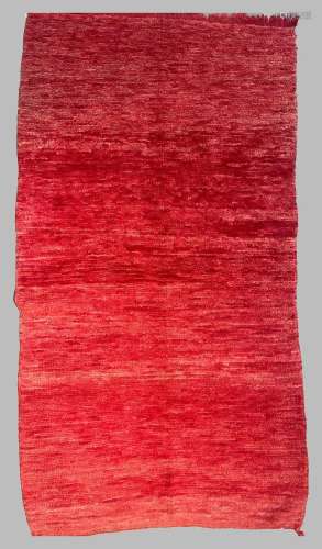 Marokko (monochromes Rot), ca. 194x 108 cm.