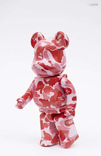 BRICKBEAR, Bape play rose, résine, vendu avec sa boite, 28 C...