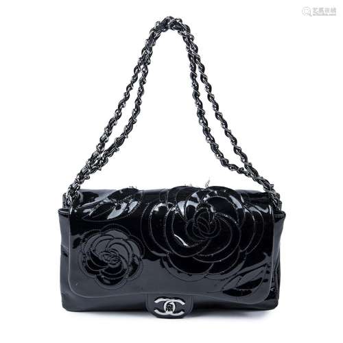 CHANELParis sac à rabat en cuir vernis noir – Rabat comporta...