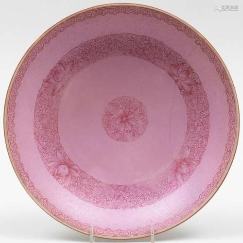 Chinese Export Sgraffito Pink Ground Porcelain Dish