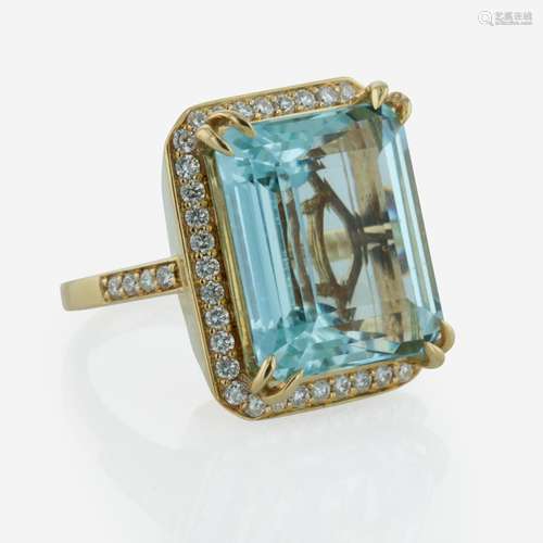 An Aquamarine, Diamond, and 18K Yellow Gold Ring