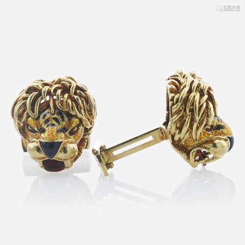 A Pair of 18K Yellow Gold Cufflinks