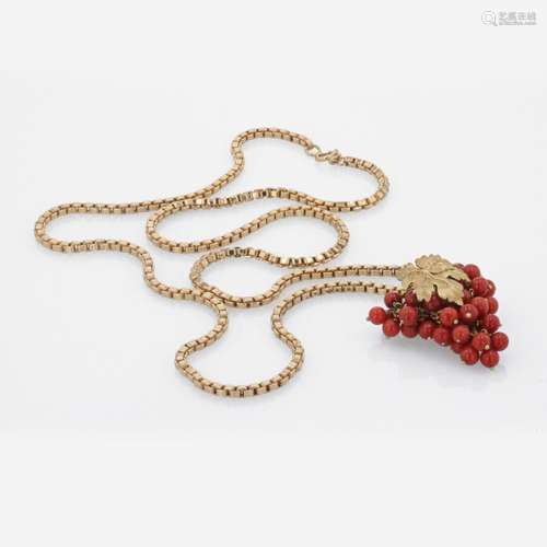 An 18K Yellow Gold and Coral Pendant Necklace