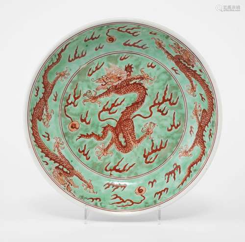 Plat creux aux dragons, Chine, marque et période Kangxi (166...