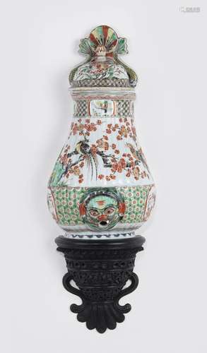 Fontaine, Chine, Compagnie des Indes, XVIIIe s<br />
Porcela...