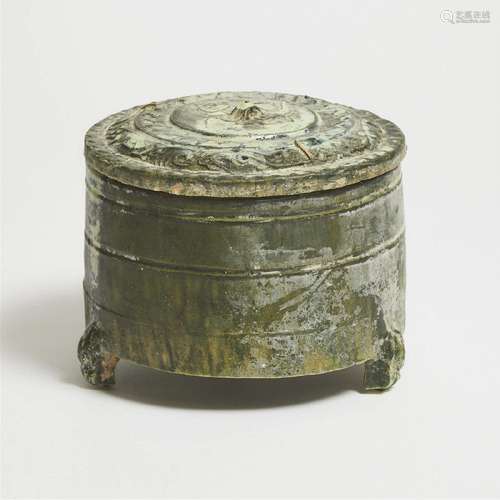 A Green-Glazed Pottery Tripod Toiletry Box and Cover (Lian)