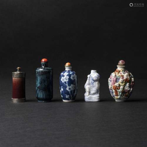 A Group of Five Porcelain Snuff Bottles, 19th/20th Century,