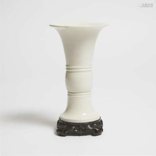 A Dehua Blanc de Chine Gu Vase, Qing Dynasty, 18th Century,