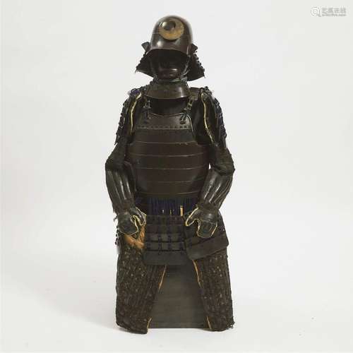 A Suit of Samurai Armour (Tetsu Kuro Urushi Okegawa Nimai D