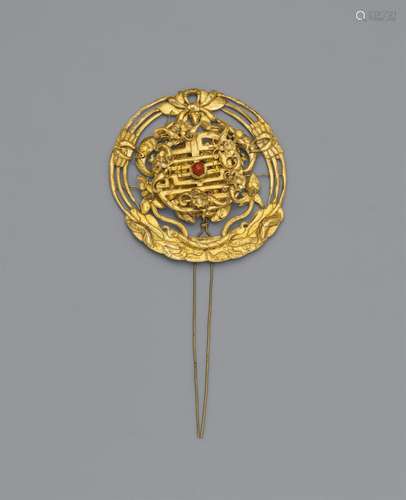 A large gilt silver hair pin. Qing dynasty