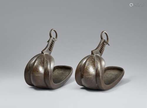 A pair of iron stirups (abumi). Early Edo period