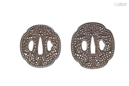 A pair of Nanban iron tsuba for a daishô. 18th century