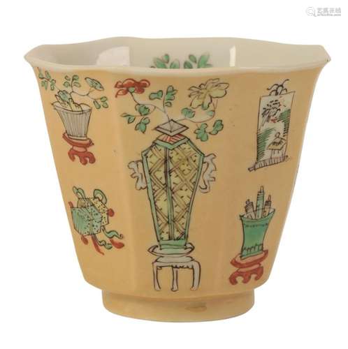 A CHINESE FAMILLE VERTE OCTAGONAL BEAKER